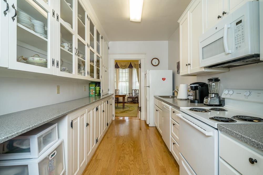 225 N MUHLENBERG ST