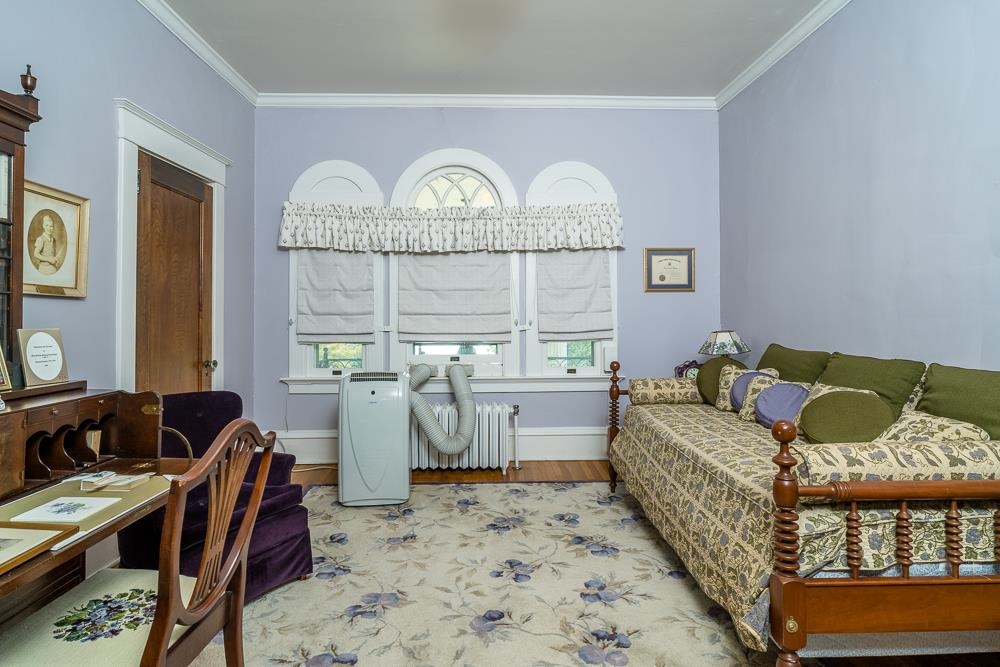 225 N MUHLENBERG ST