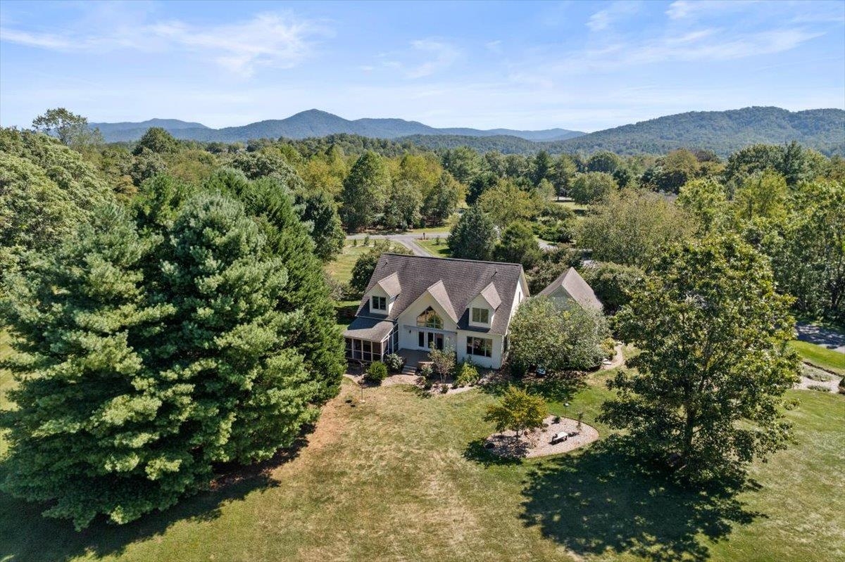21 BLACK WALNUT DR