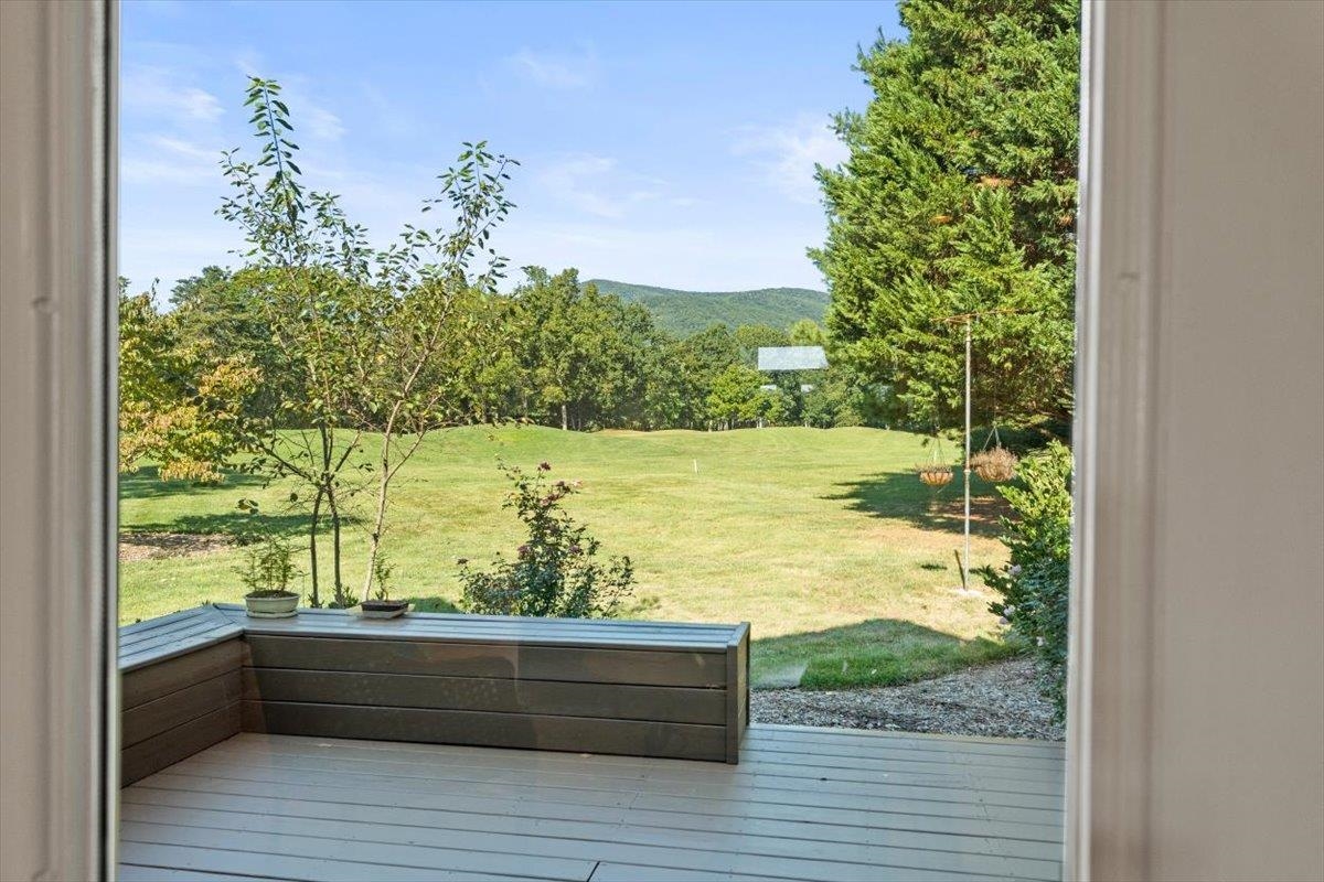21 BLACK WALNUT DR