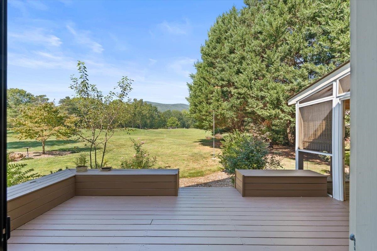 21 BLACK WALNUT DR