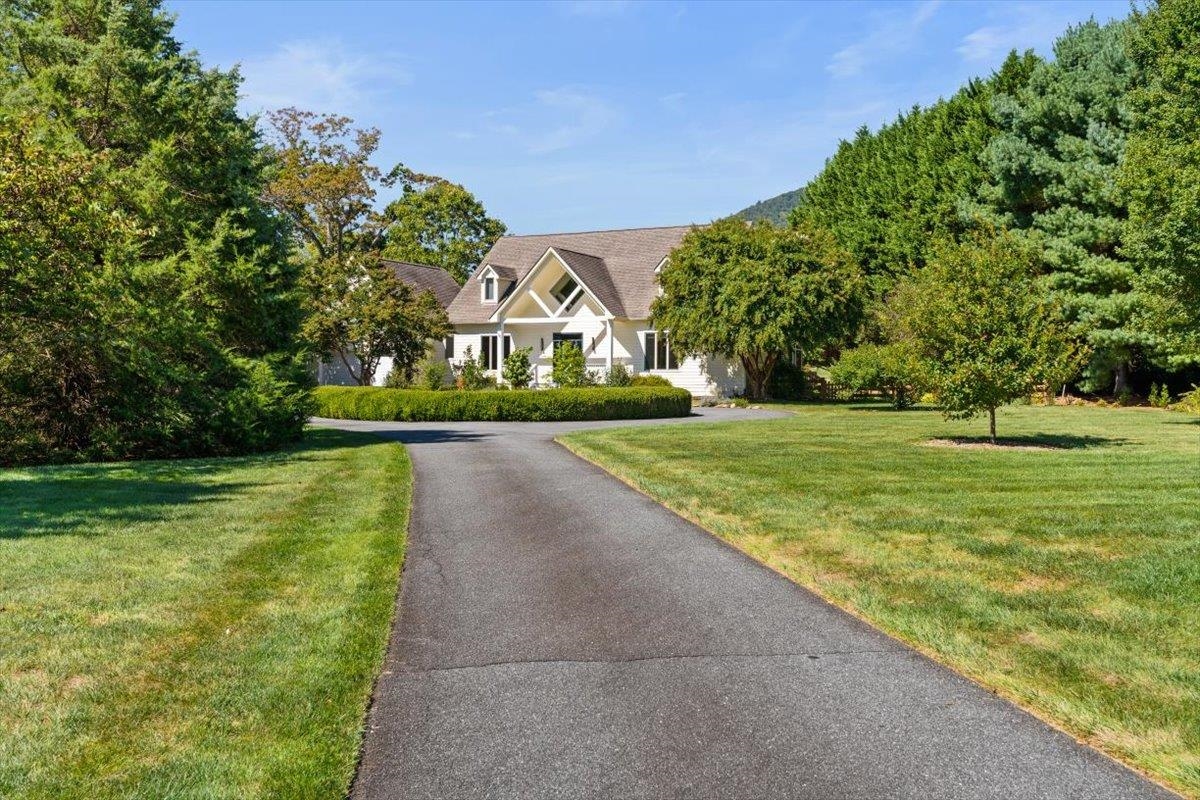 21 BLACK WALNUT DR