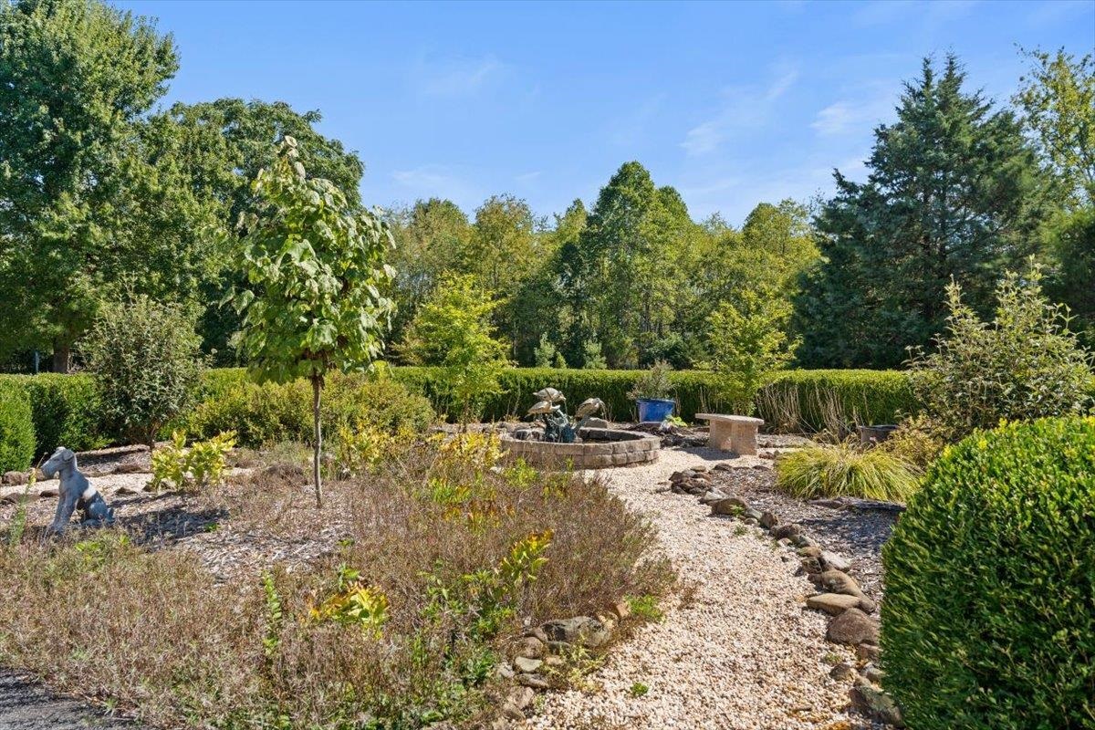 21 BLACK WALNUT DR