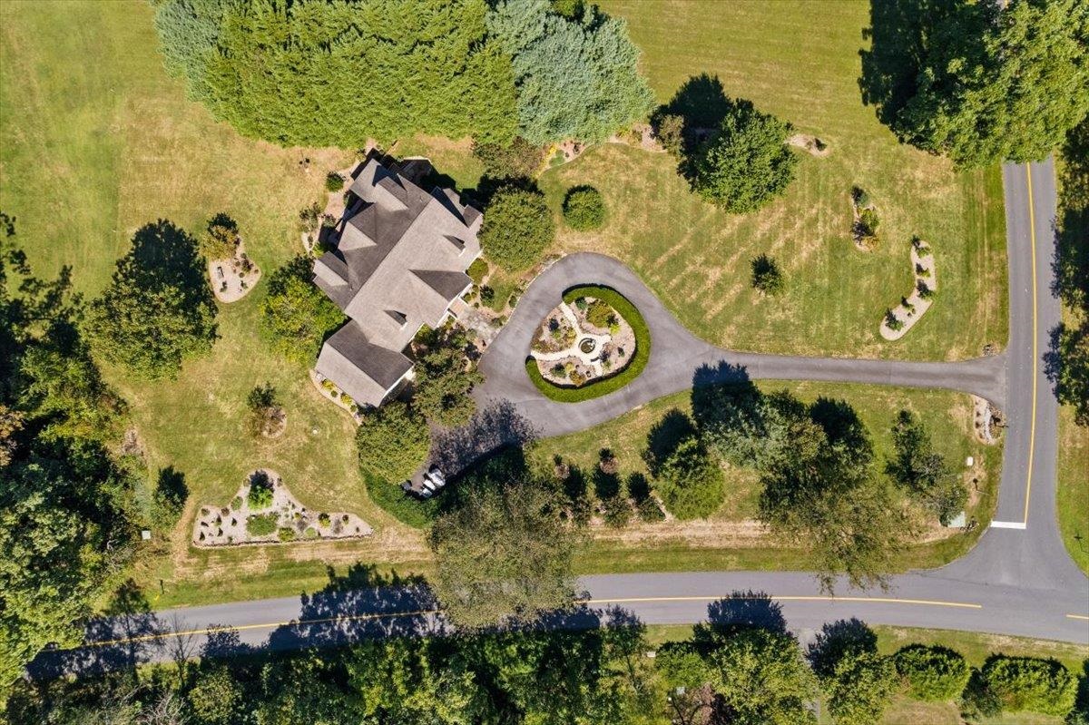 21 BLACK WALNUT DR