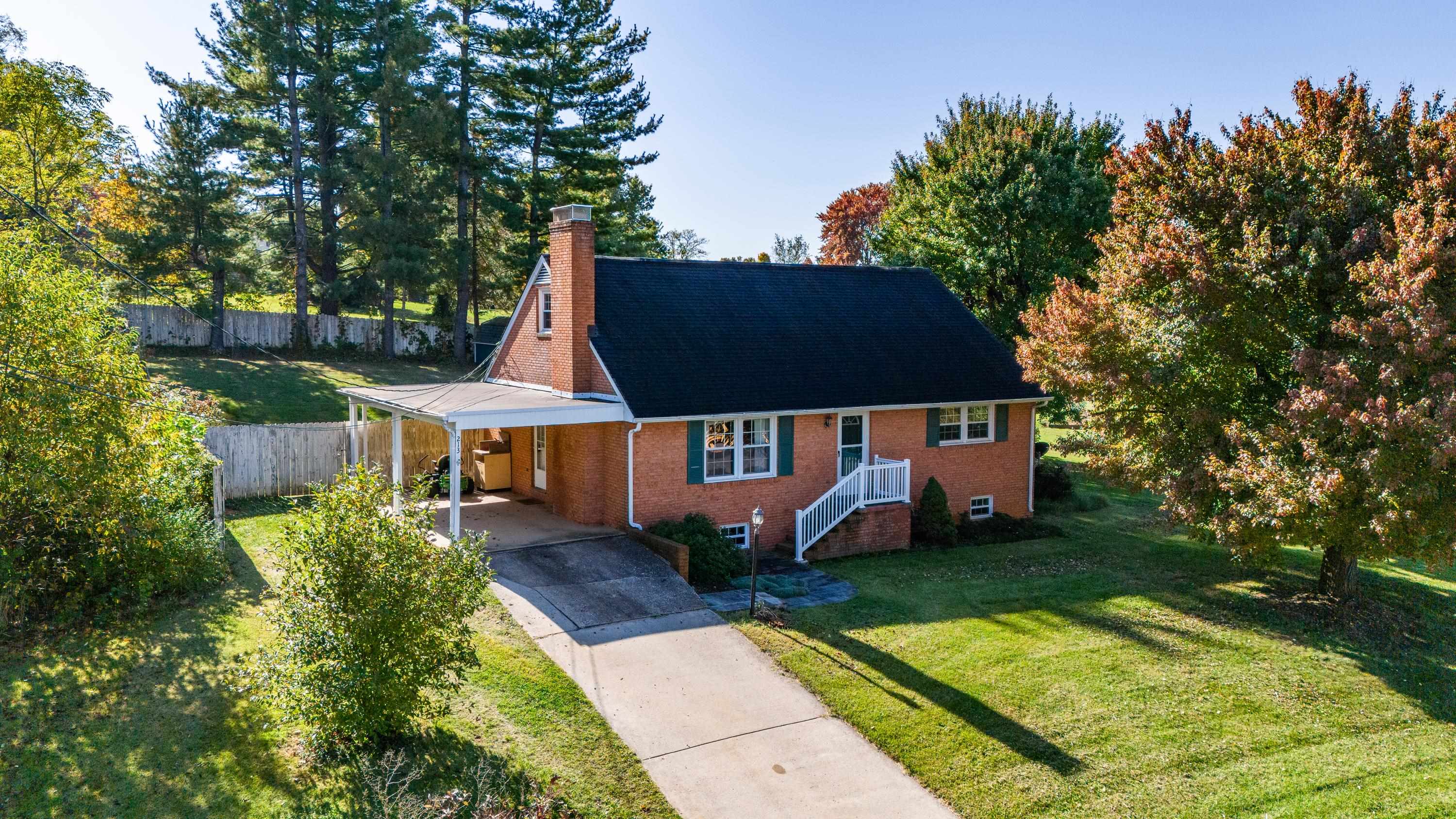213 SUNSET DR