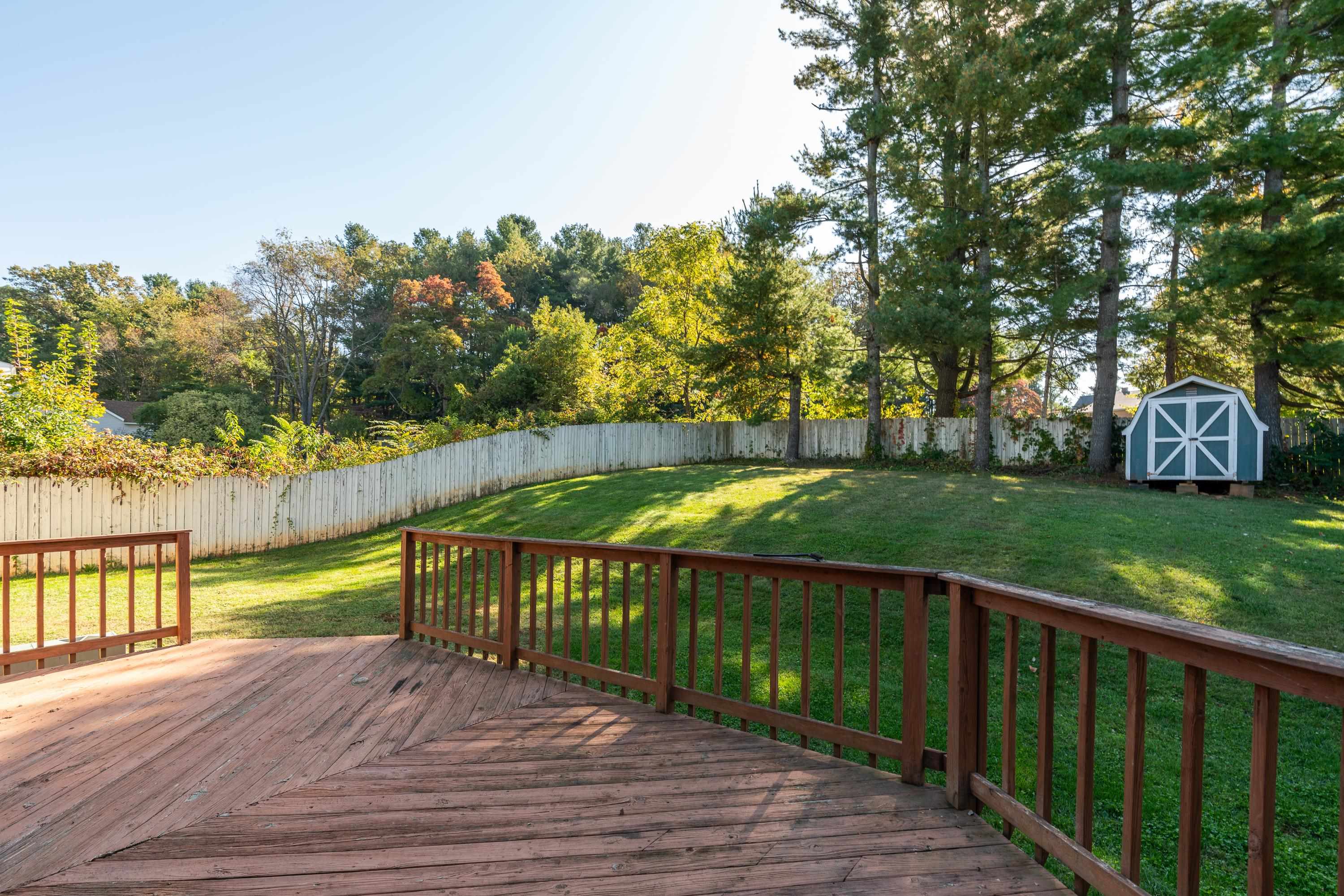 213 SUNSET DR