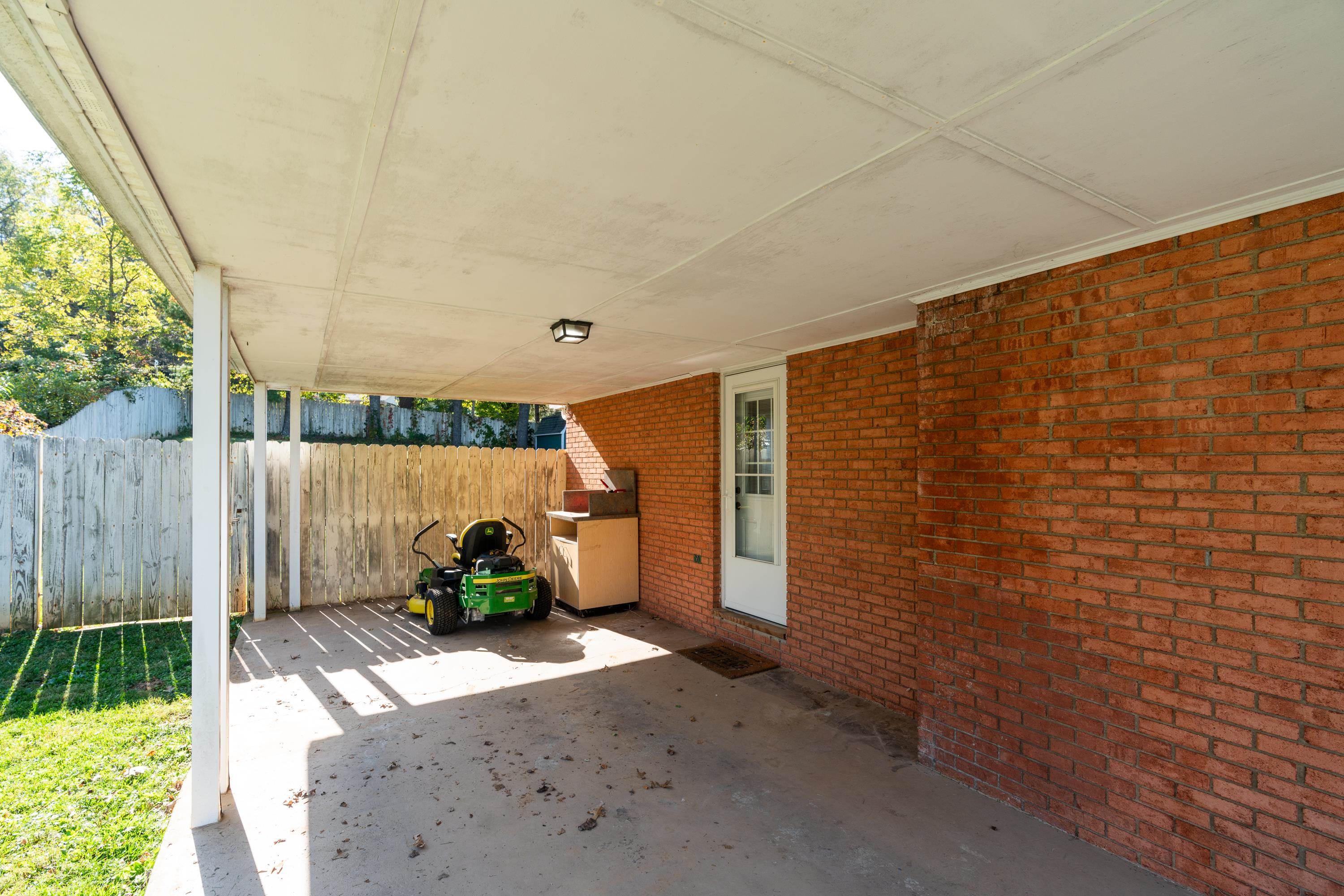 213 SUNSET DR