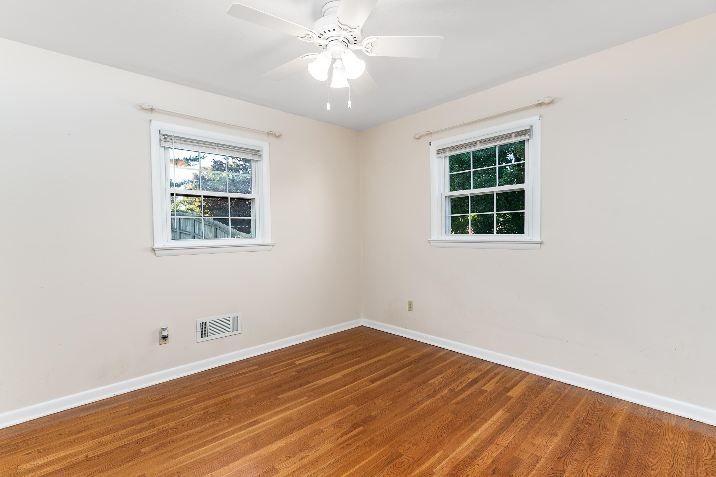 213 SUNSET DR
