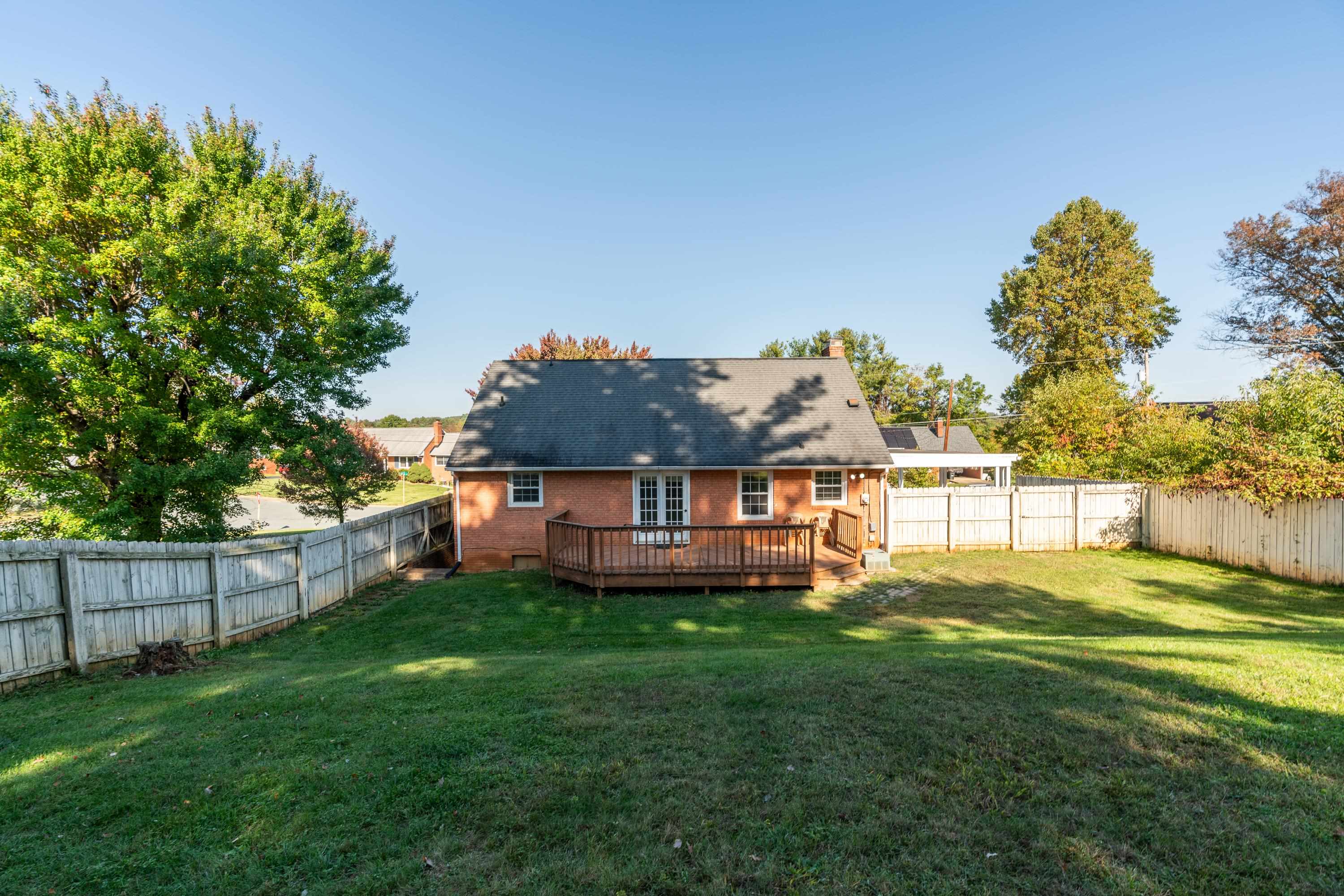 213 SUNSET DR
