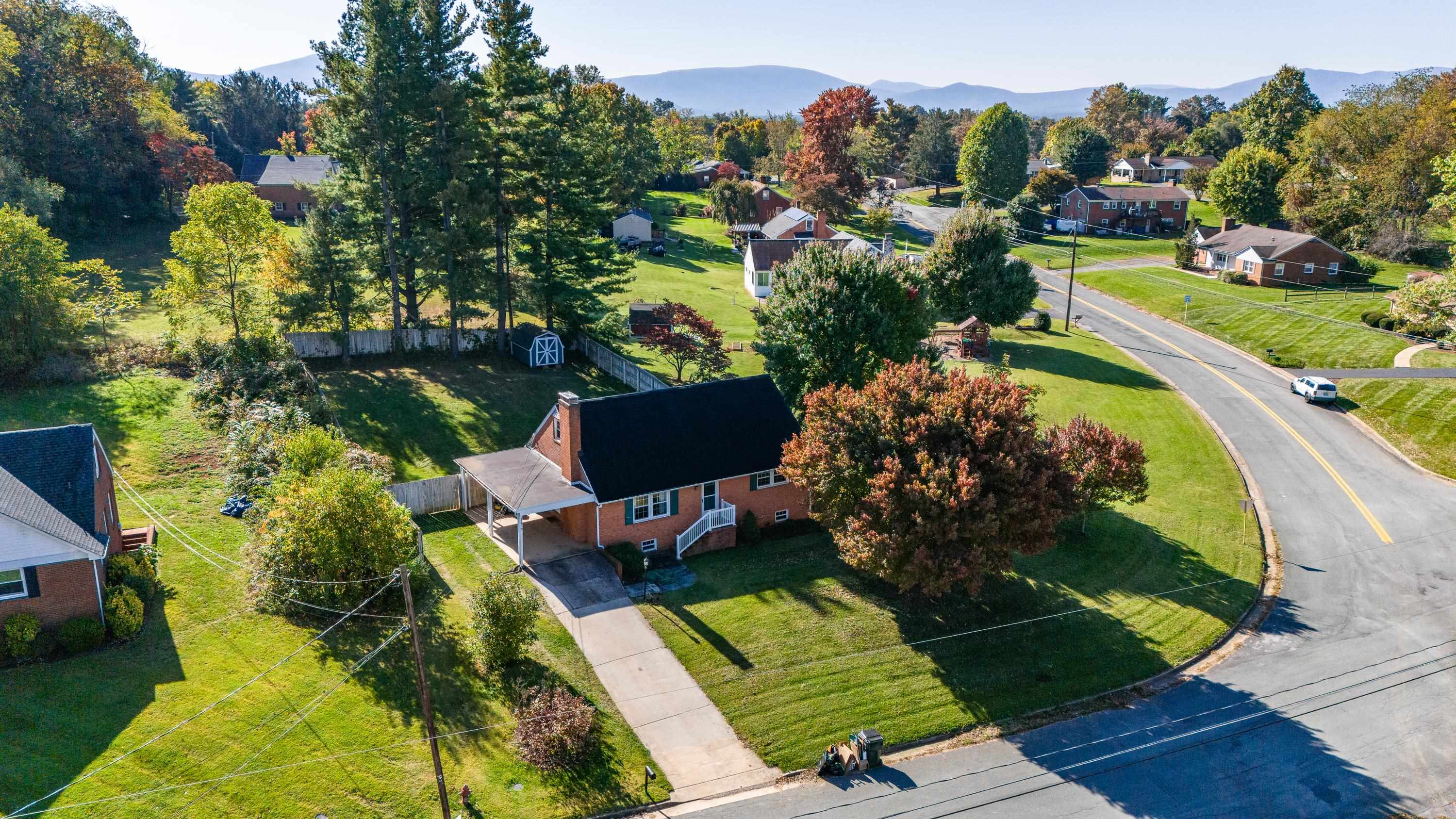 213 SUNSET DR