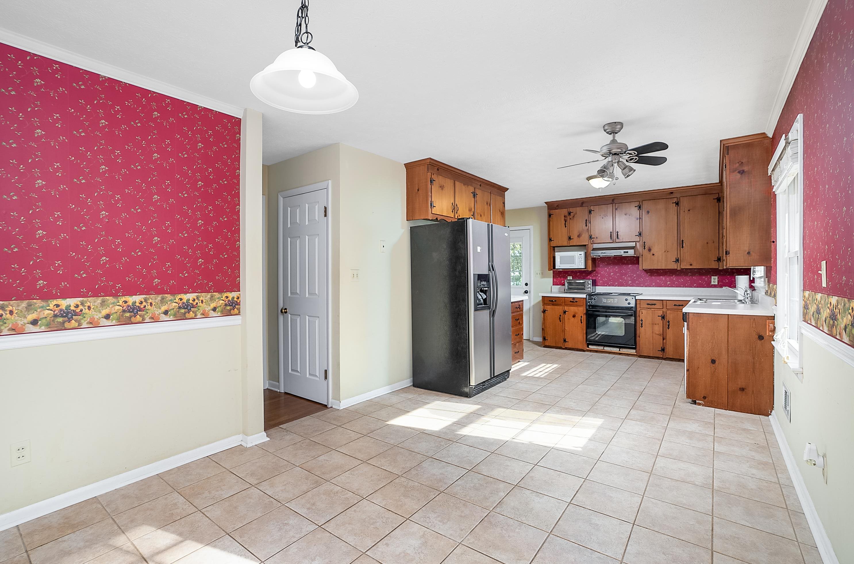 213 SUNSET DR