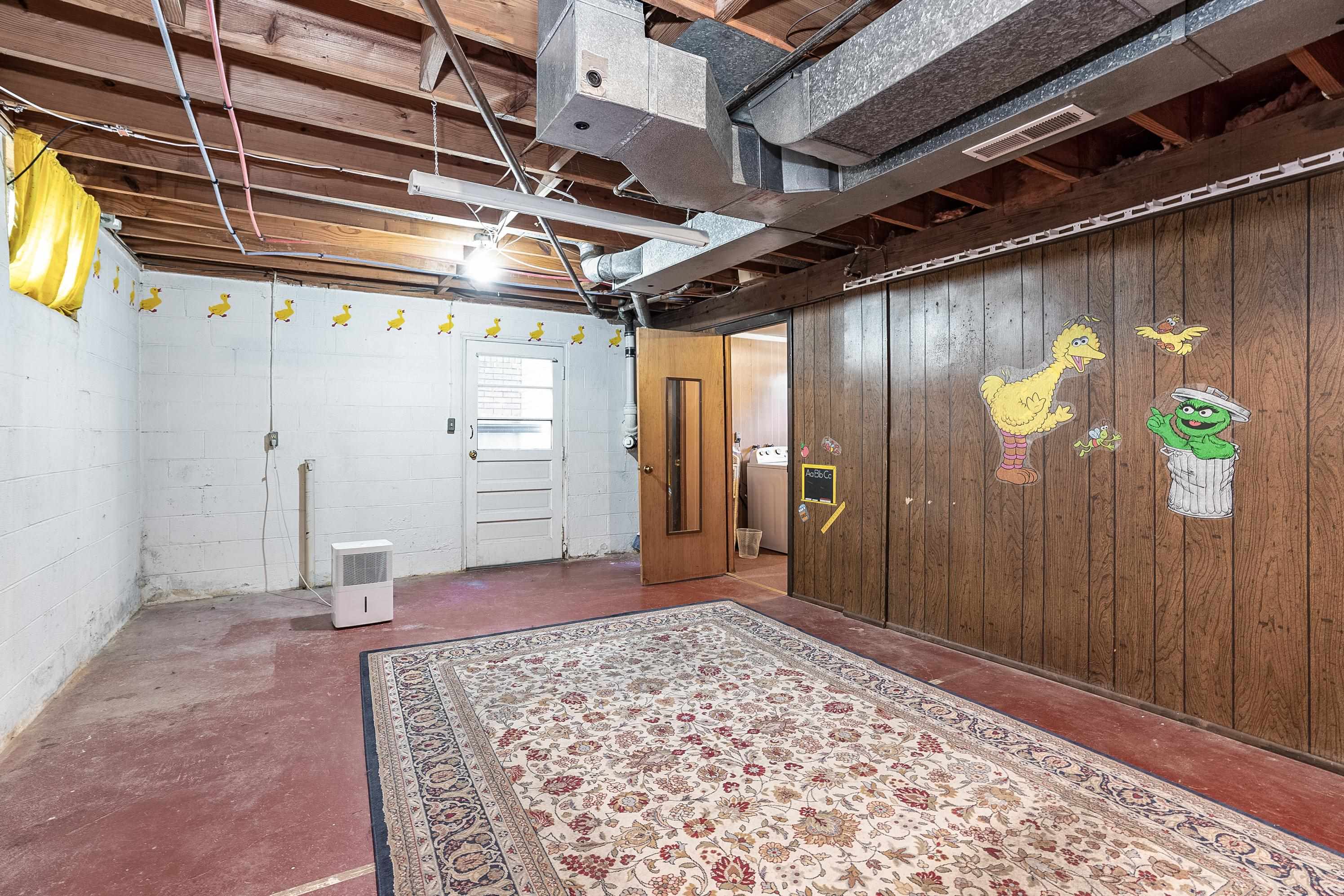 213 SUNSET DR