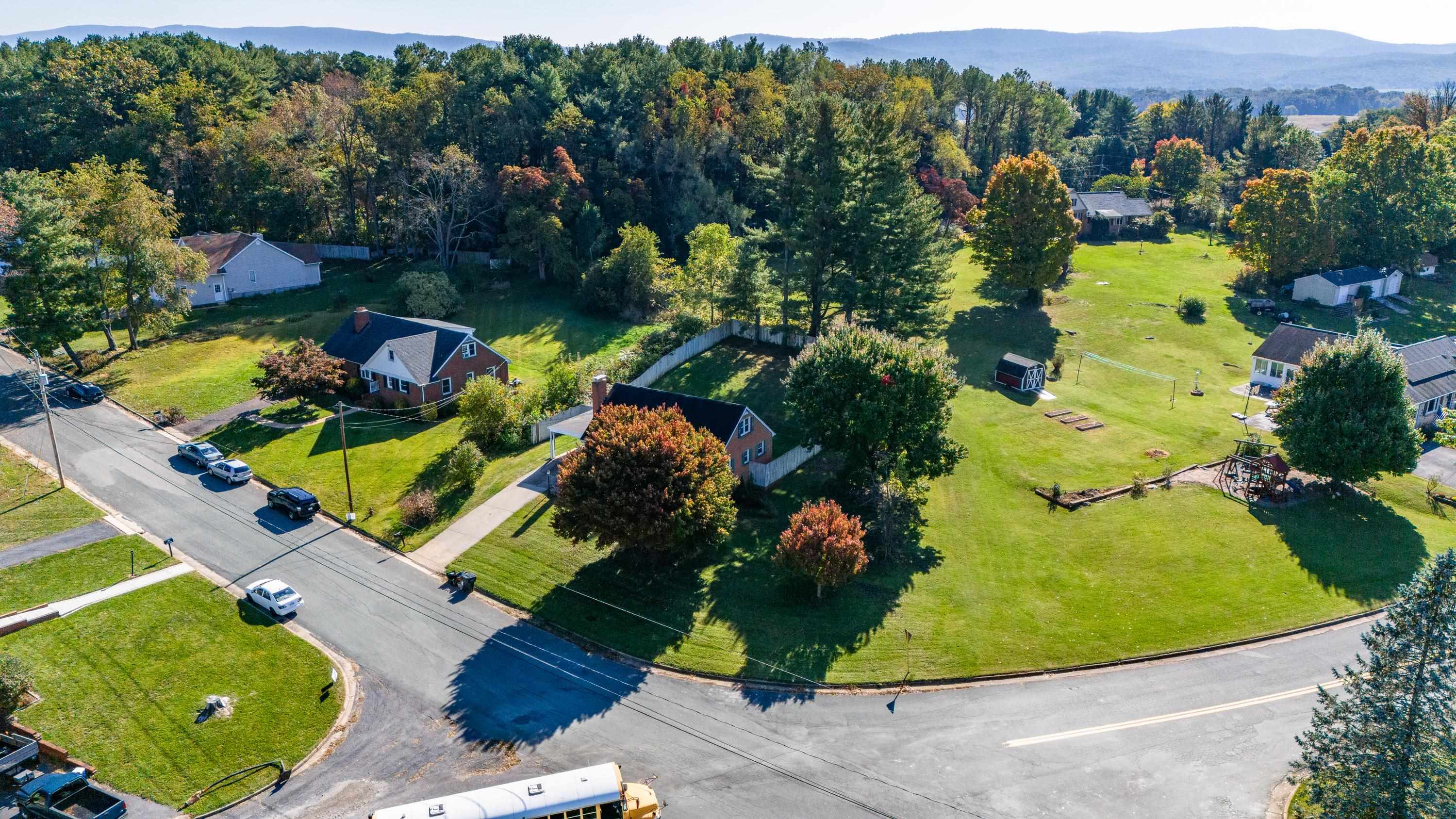 213 SUNSET DR