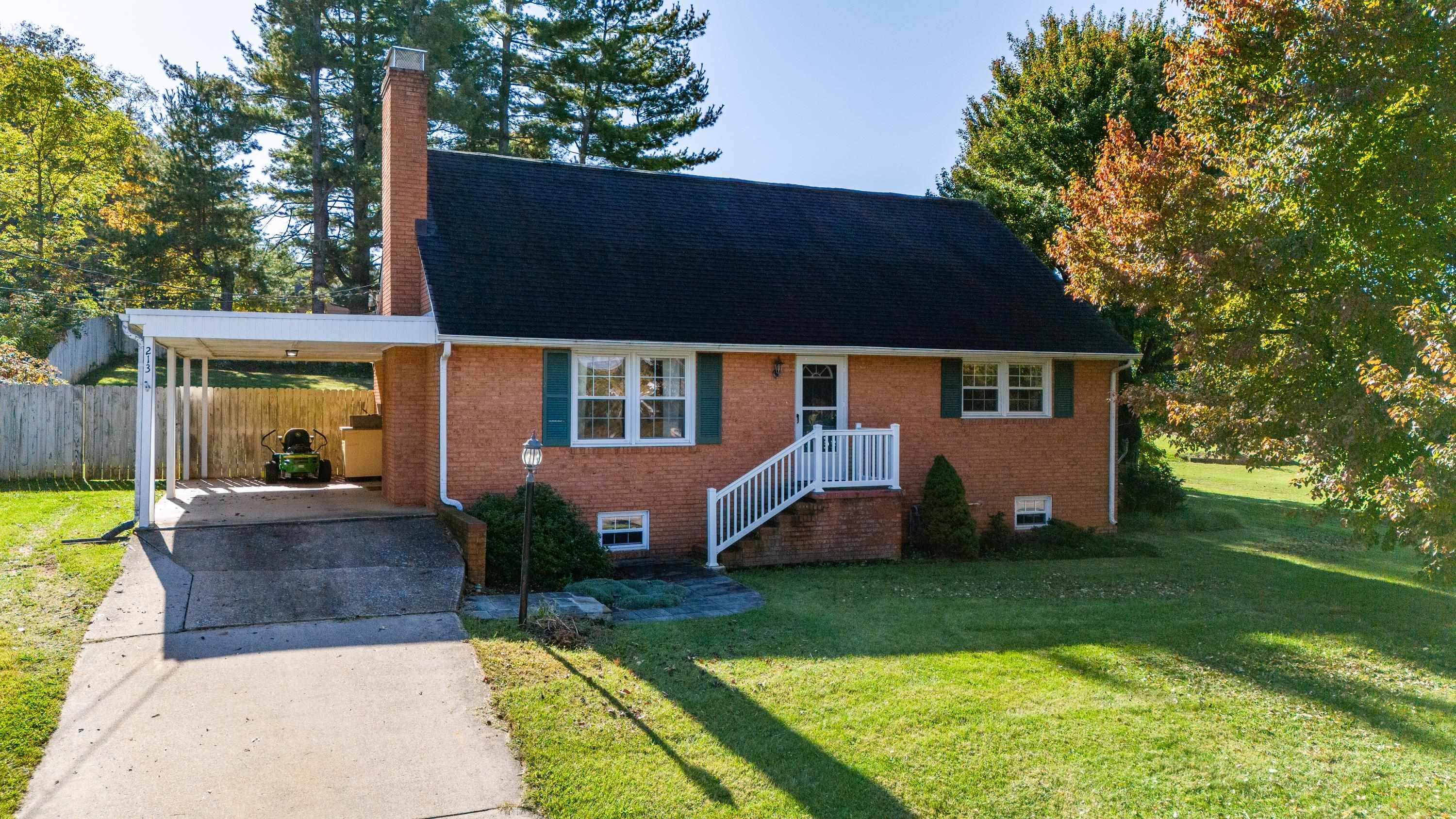 213 SUNSET DR