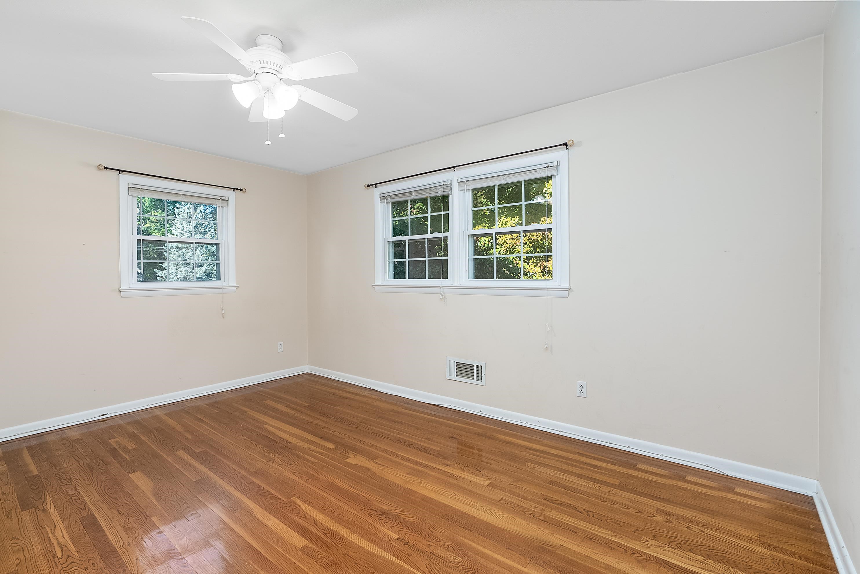 213 SUNSET DR