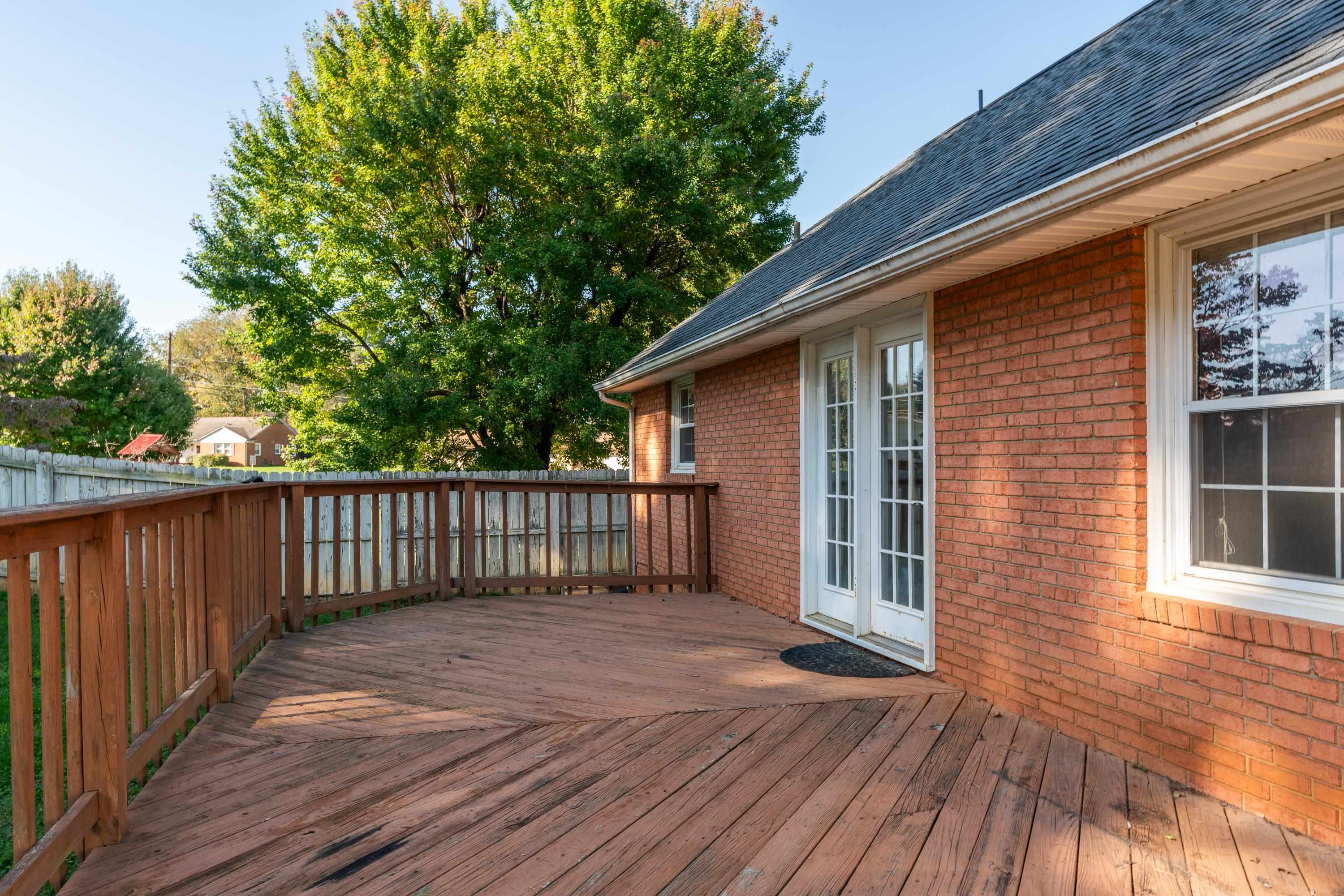 213 SUNSET DR