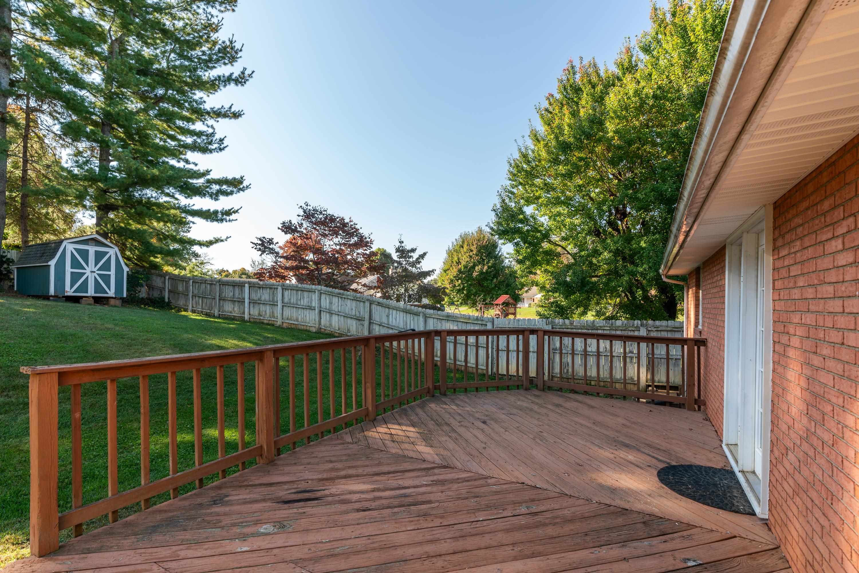 213 SUNSET DR