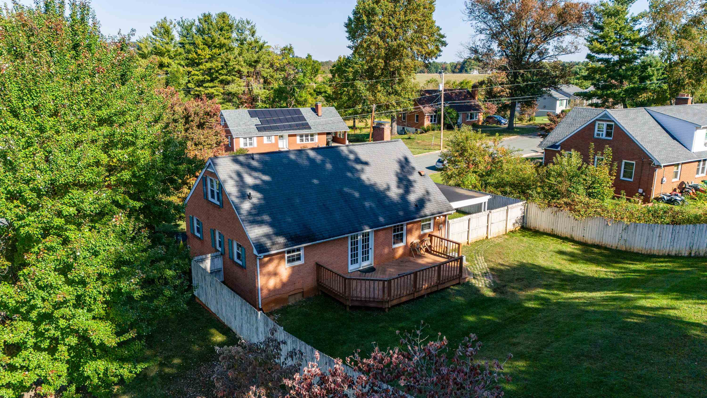 213 SUNSET DR