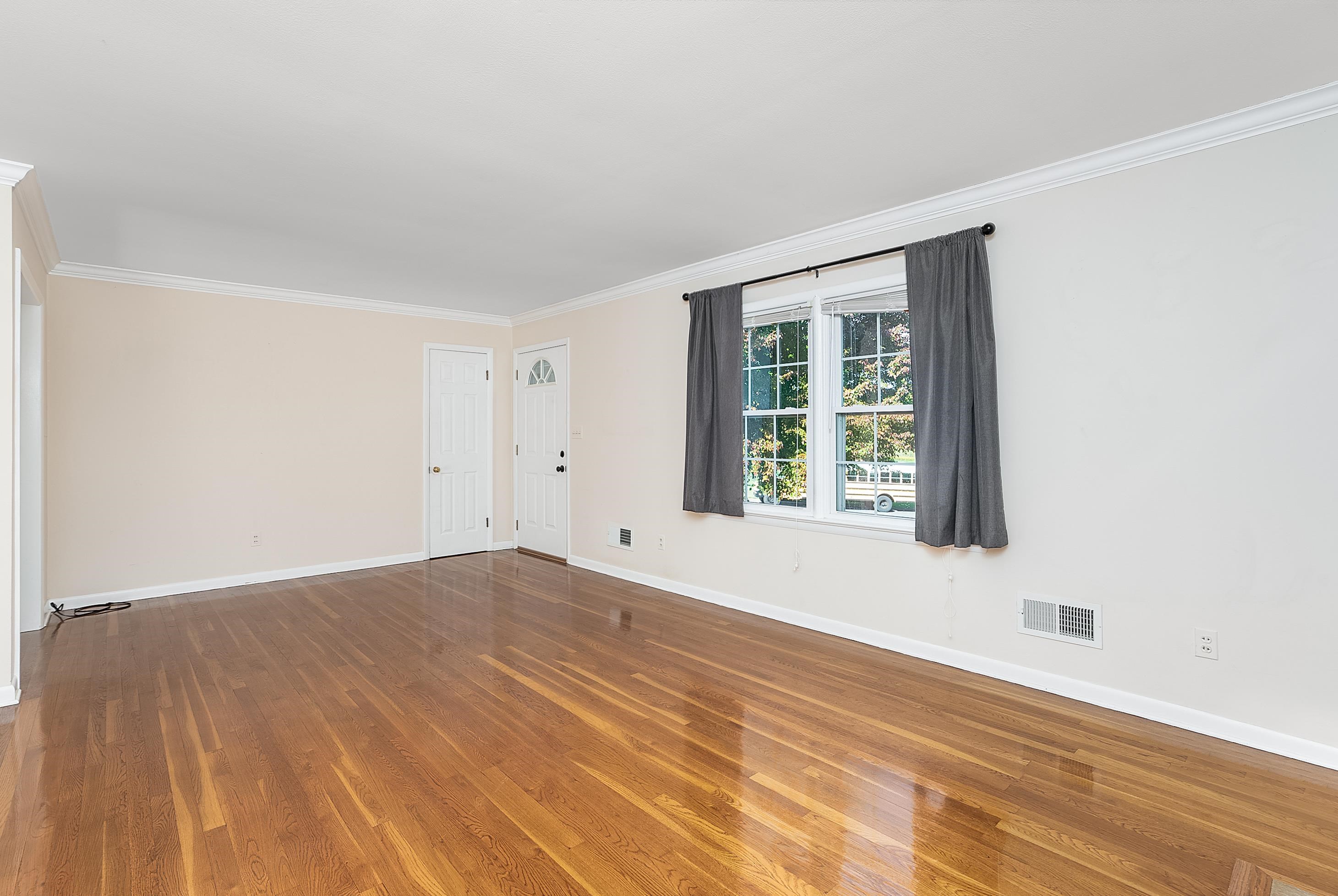 213 SUNSET DR