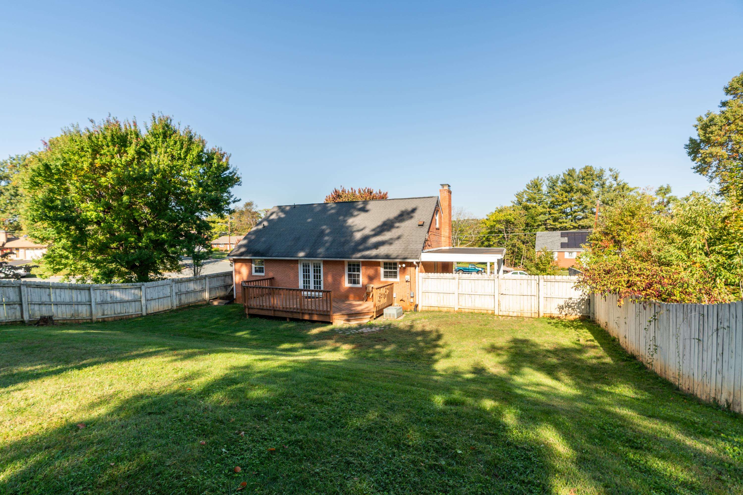 213 SUNSET DR
