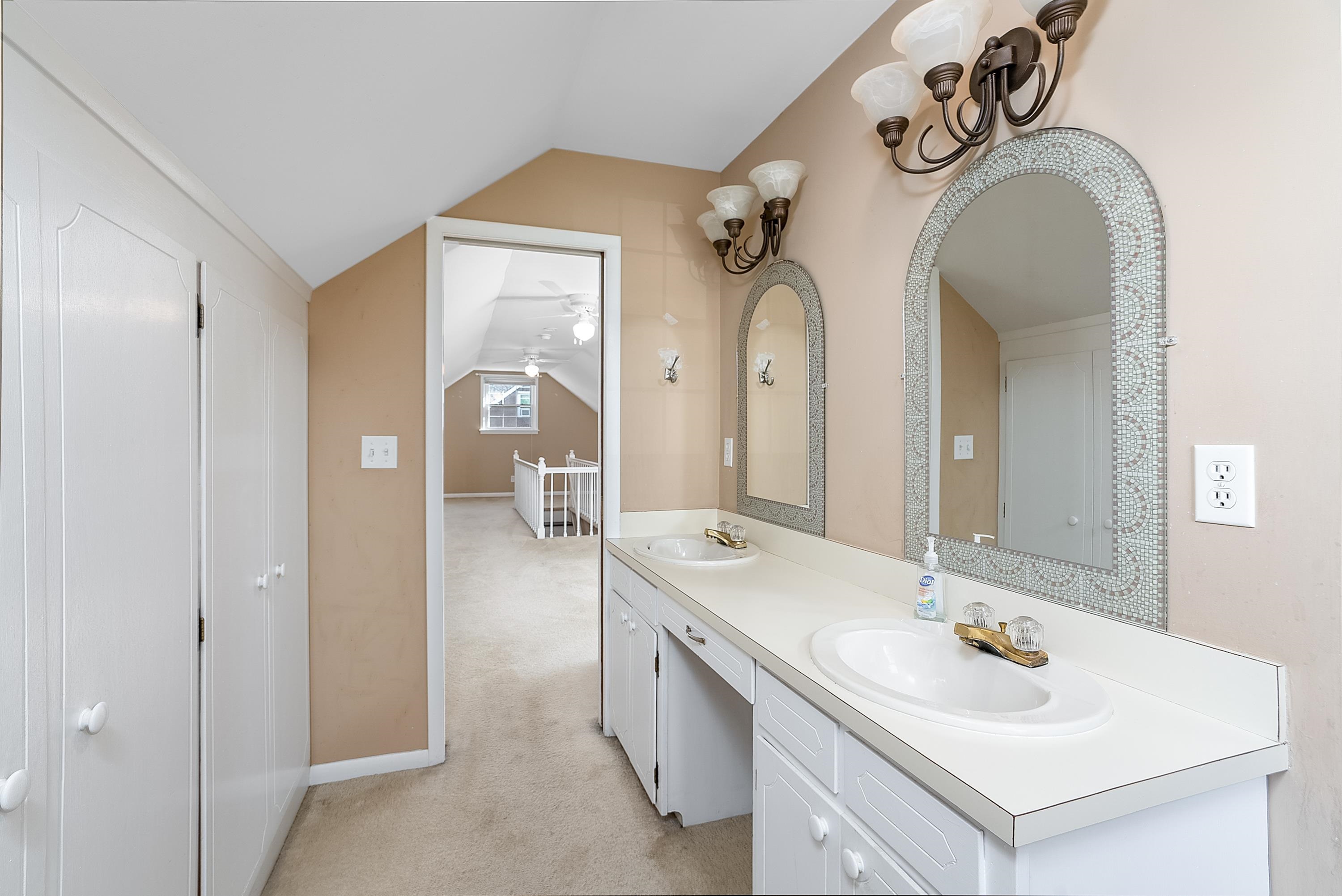 213 SUNSET DR