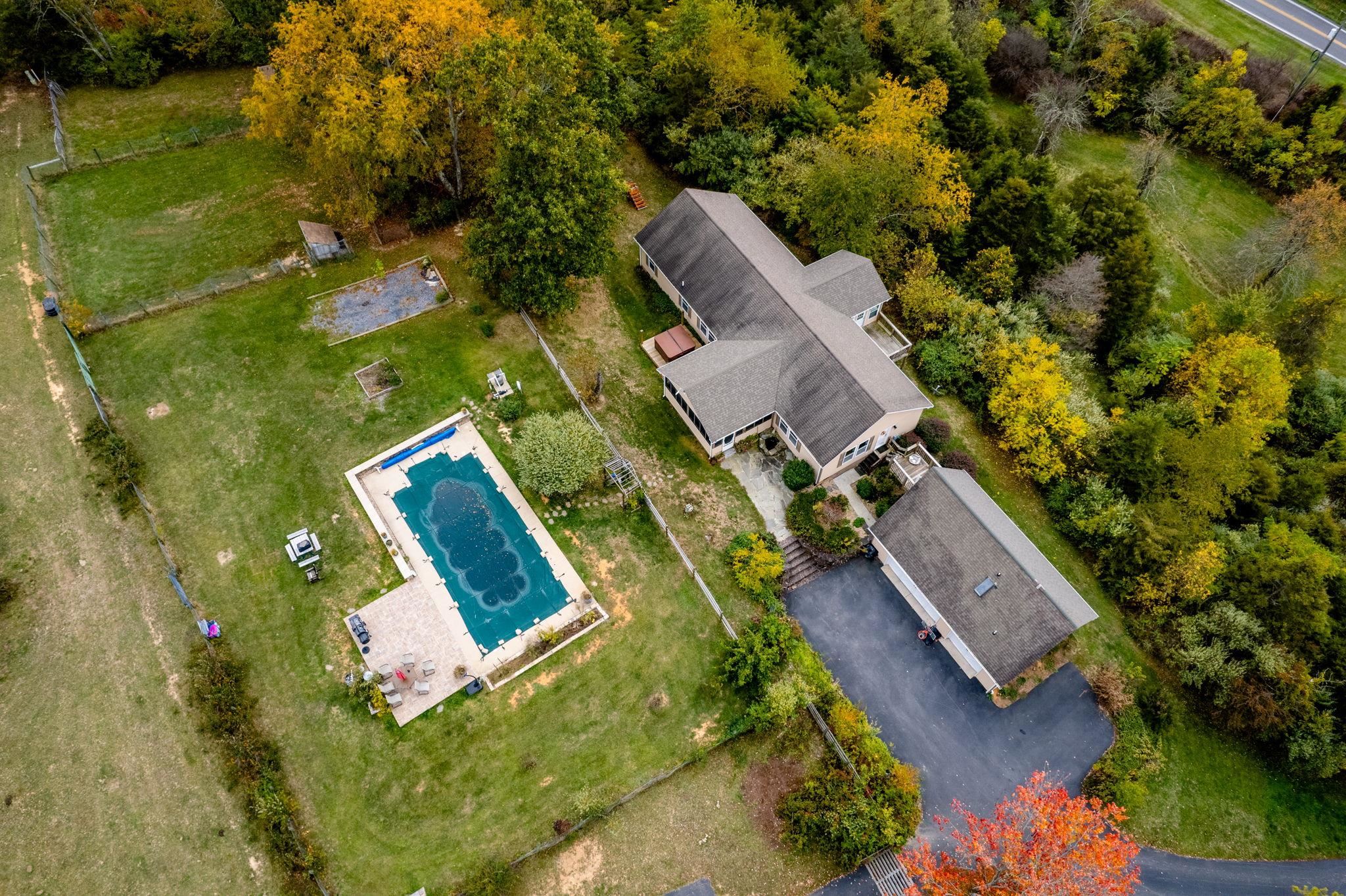 1109 PARKERSBURG TPKE