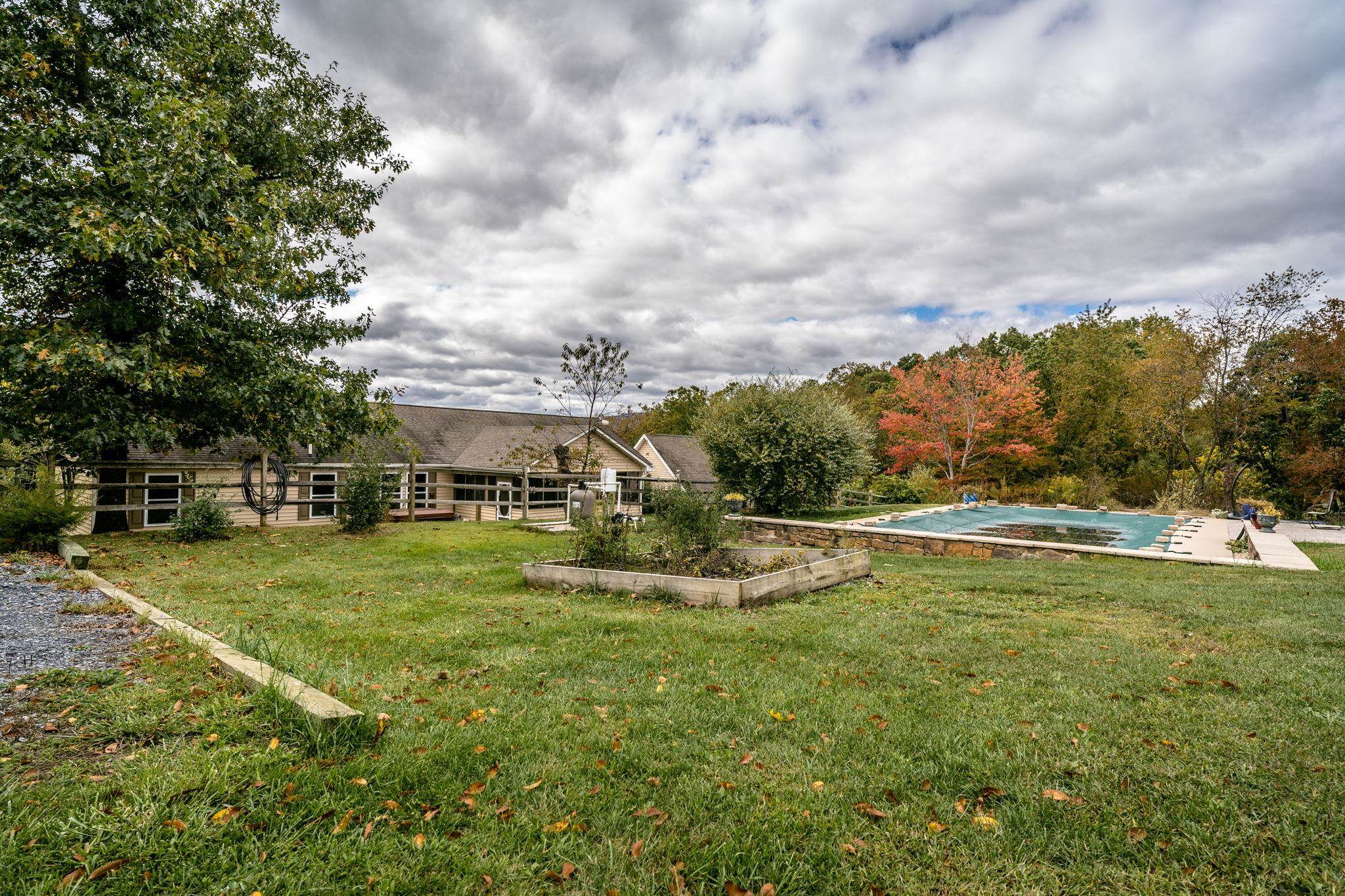 1109 PARKERSBURG TPKE