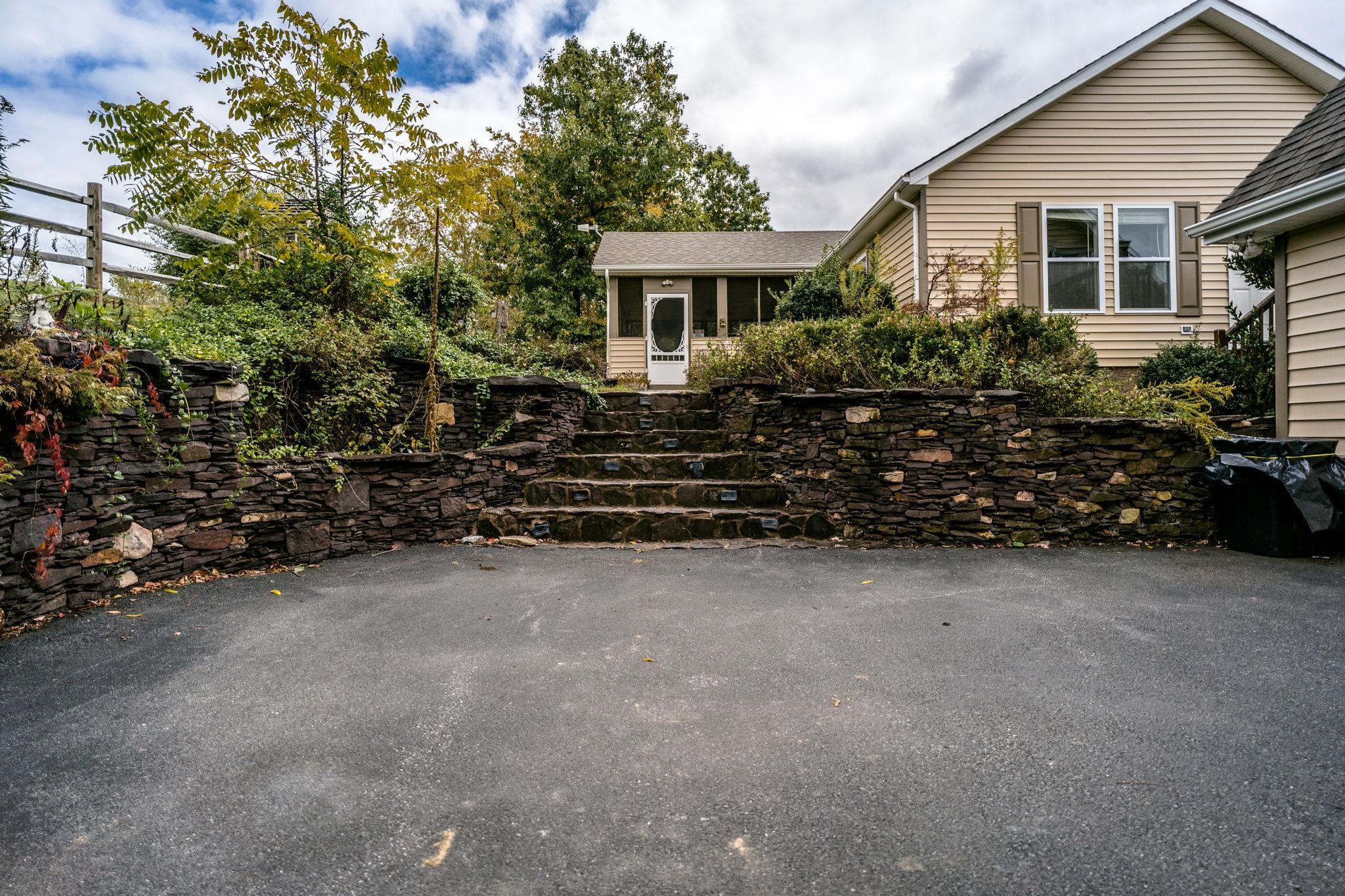 1109 PARKERSBURG TPKE