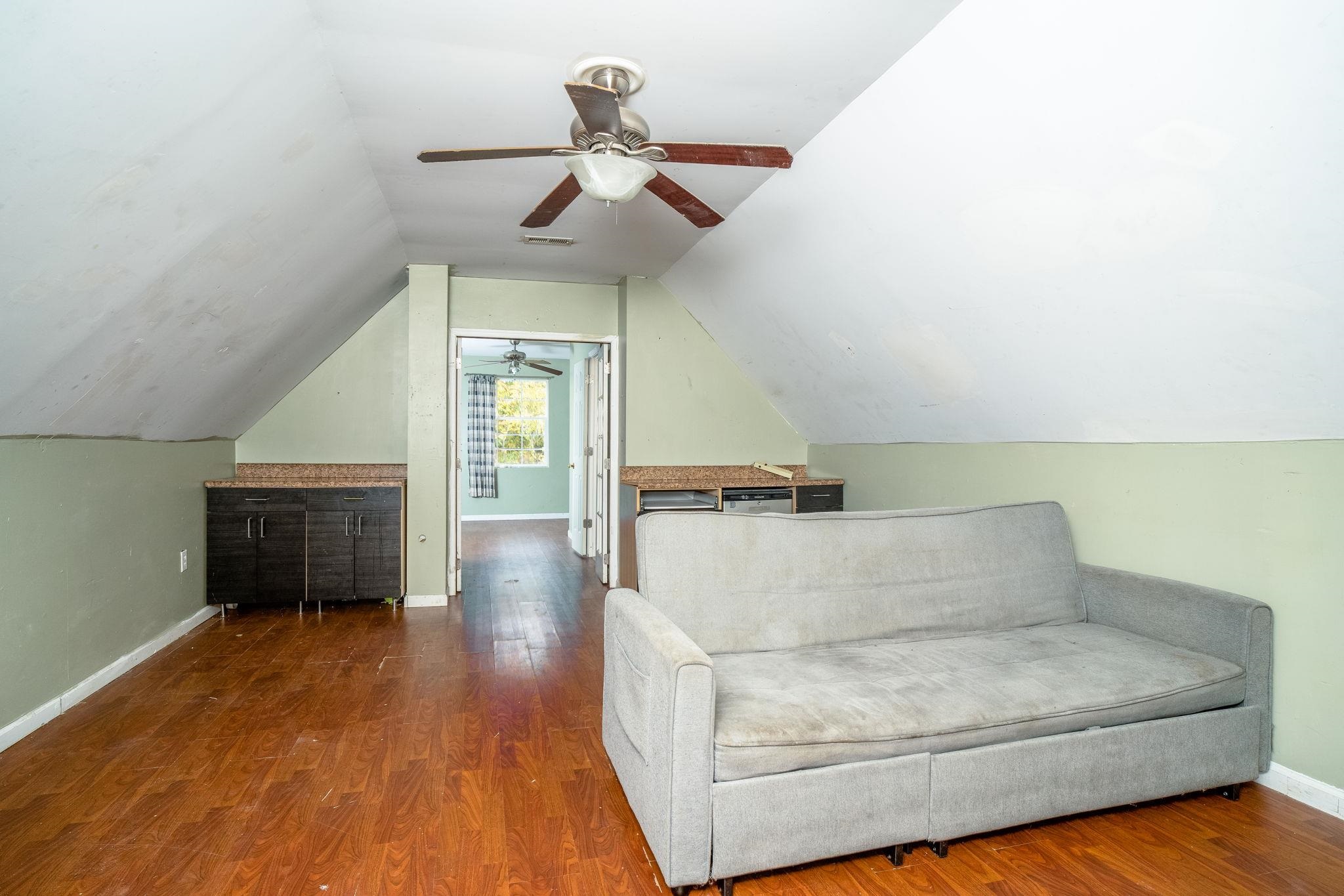 1109 PARKERSBURG TPKE