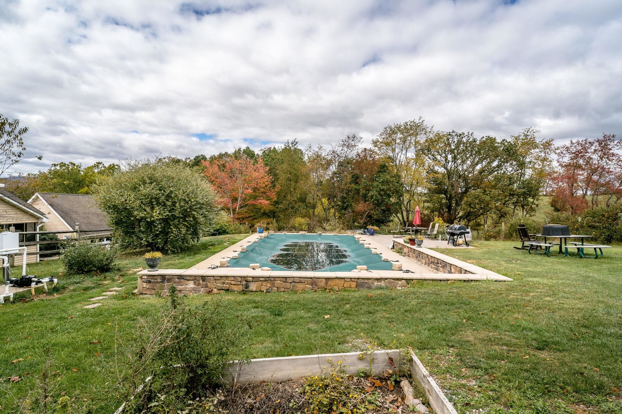 1109 PARKERSBURG TPKE