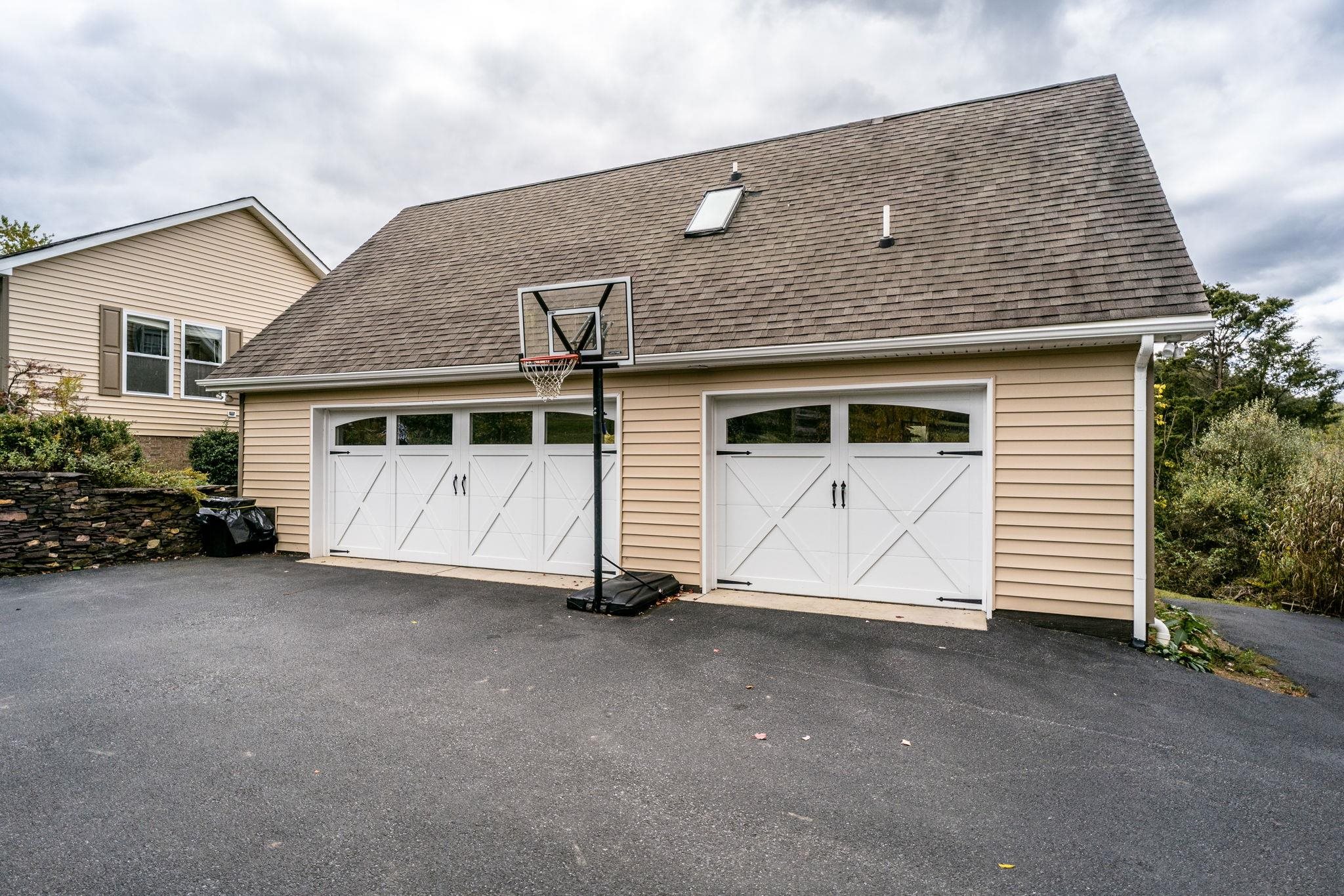 1109 PARKERSBURG TPKE