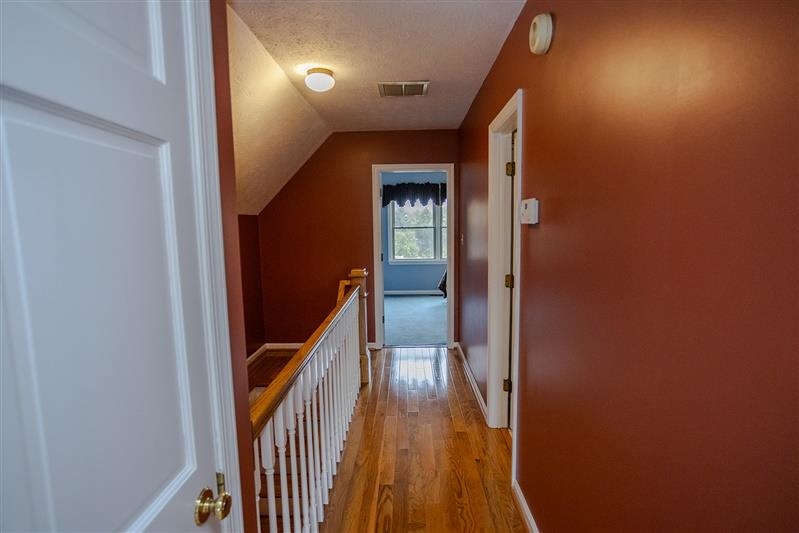 143 MOORCLIFFE LN