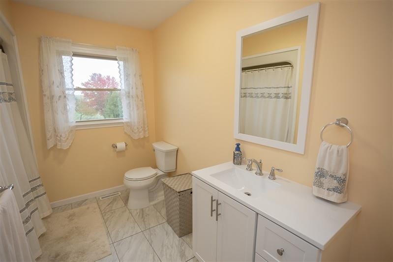 143 MOORCLIFFE LN