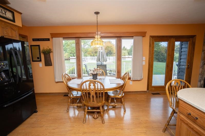 143 MOORCLIFFE LN