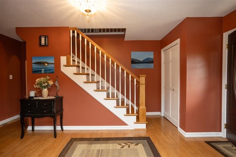 143 MOORCLIFFE LN