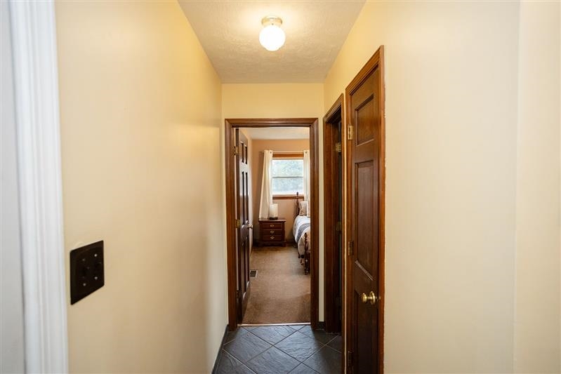 143 MOORCLIFFE LN
