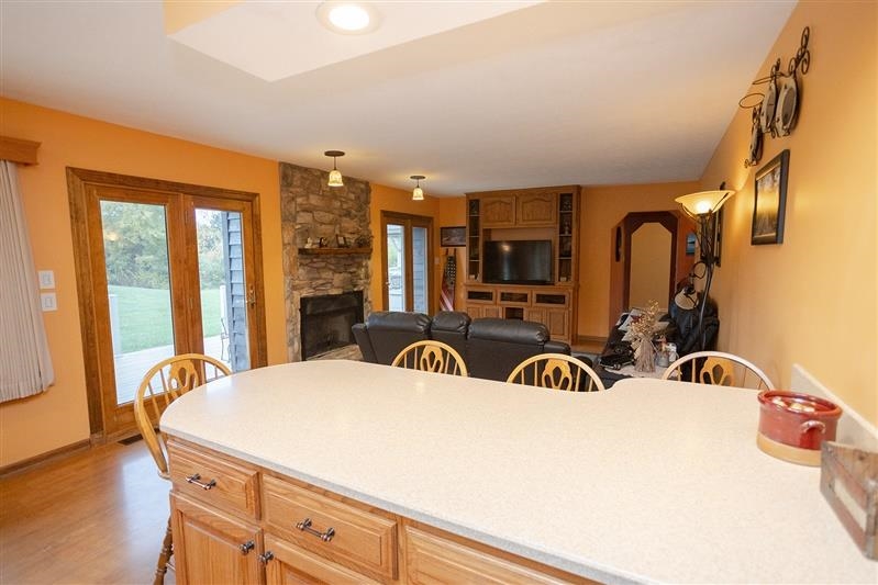 143 MOORCLIFFE LN