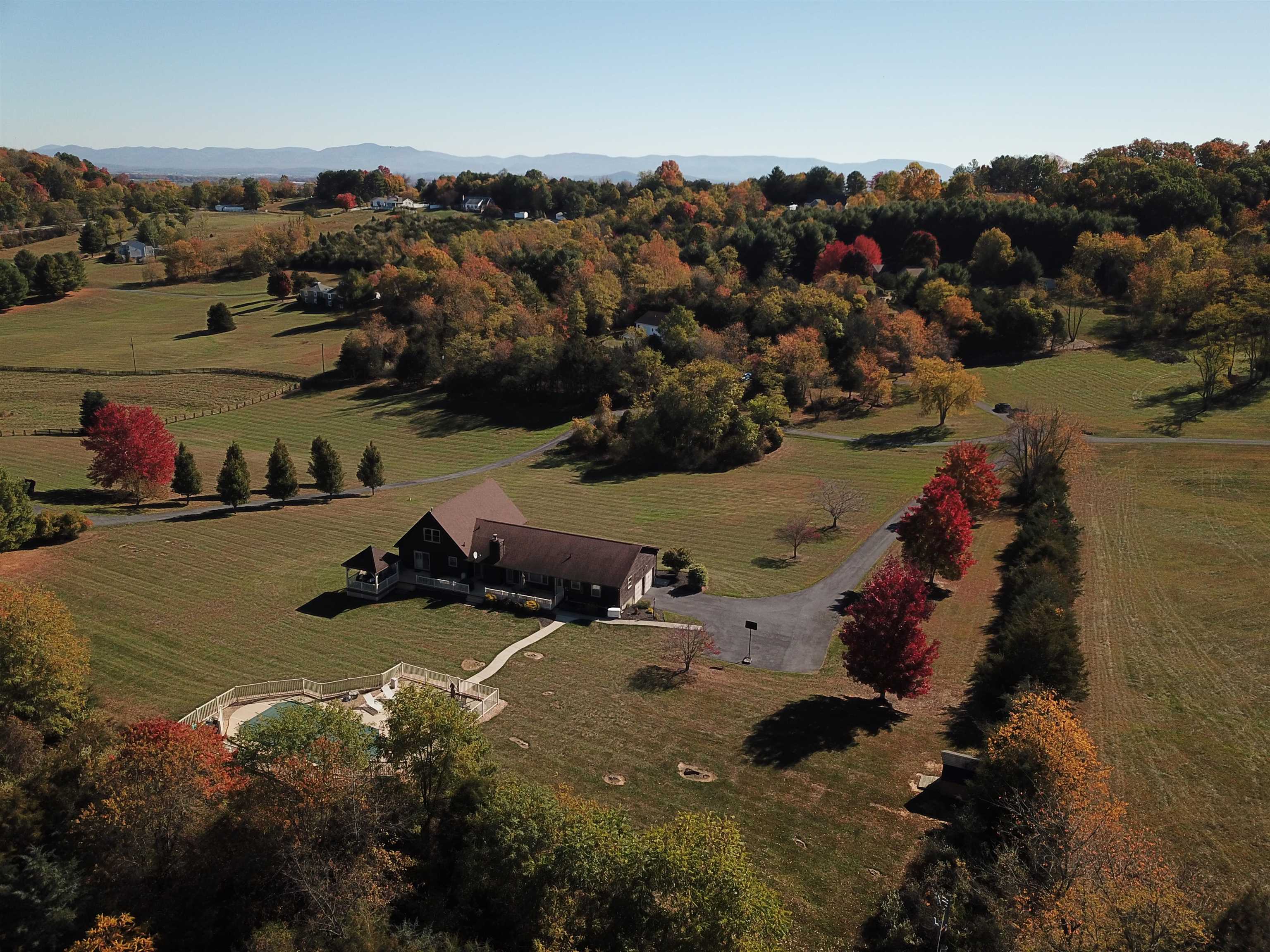 143 MOORCLIFFE LN