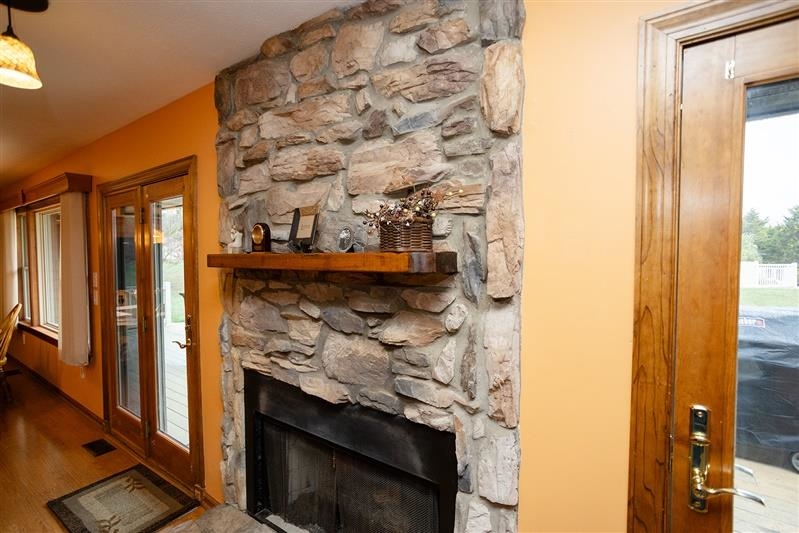 143 MOORCLIFFE LN