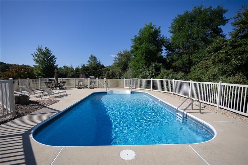 143 MOORCLIFFE LN