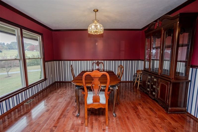 143 MOORCLIFFE LN