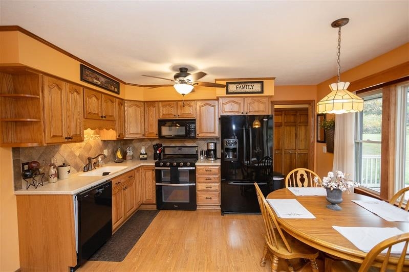 143 MOORCLIFFE LN