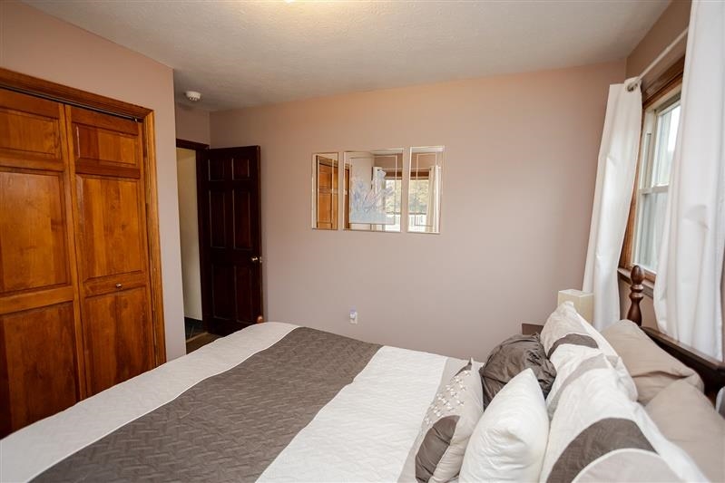 143 MOORCLIFFE LN