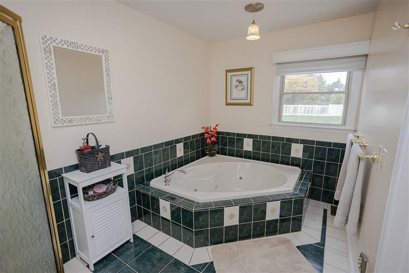 143 MOORCLIFFE LN