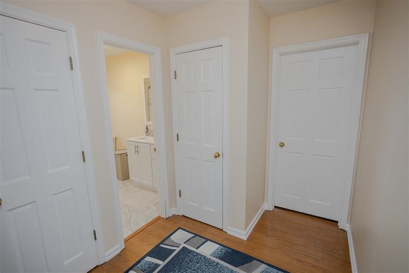 143 MOORCLIFFE LN