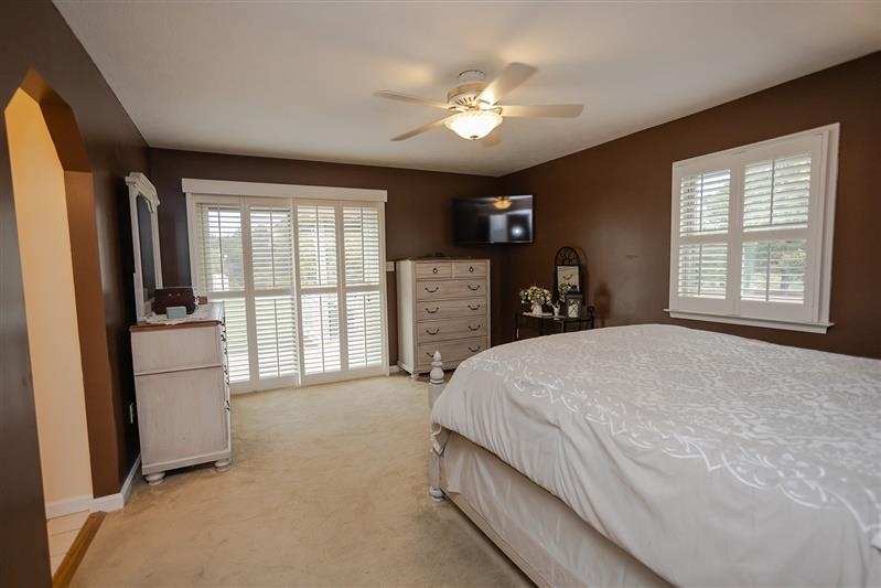 143 MOORCLIFFE LN