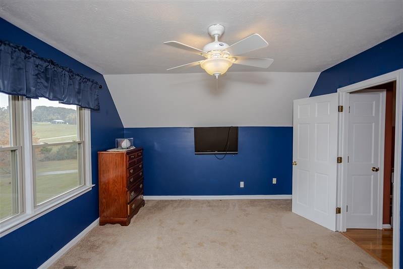143 MOORCLIFFE LN