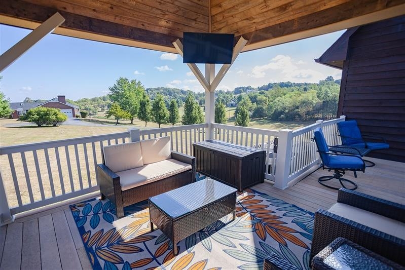 143 MOORCLIFFE LN