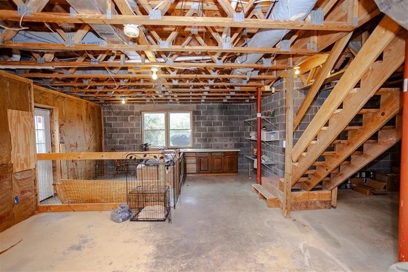 143 MOORCLIFFE LN