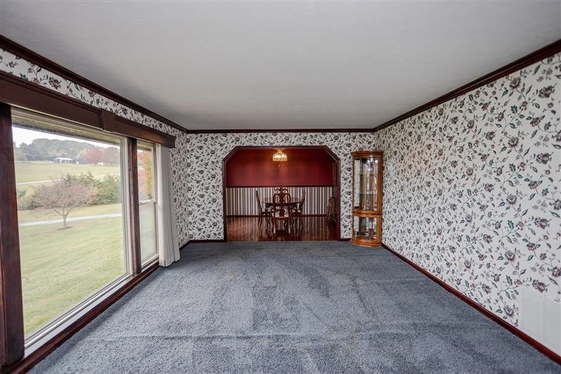 143 MOORCLIFFE LN